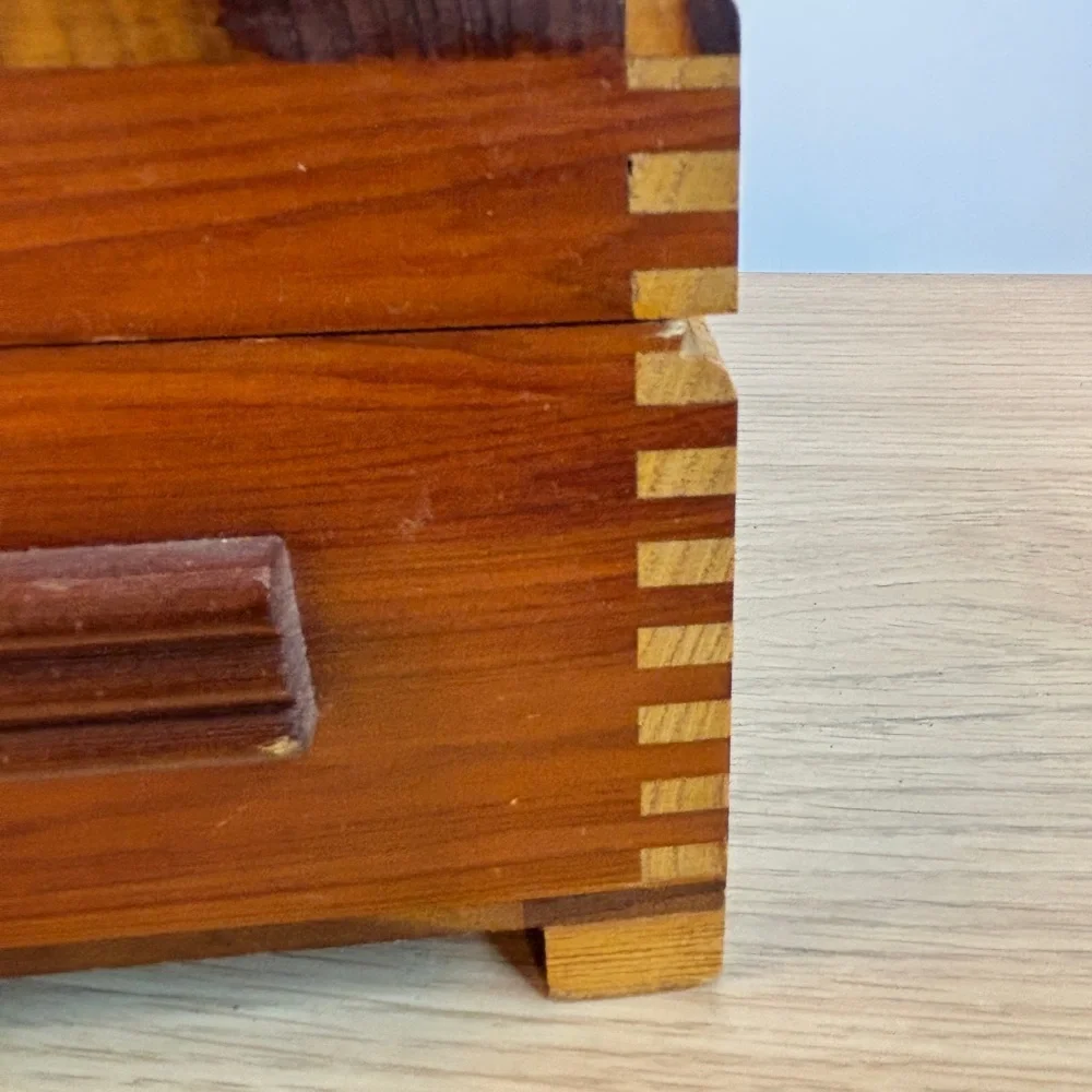Vintage Hand-Carved Wooden Dovetail  Box Scenic Inlay Mirror -‎ Honey Brown